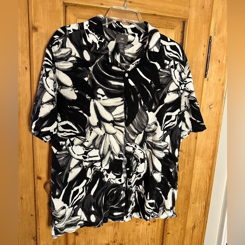 H&M Regular Fit Coupe Standard Cuban Style Shirt Sleeve Button Up Size XL